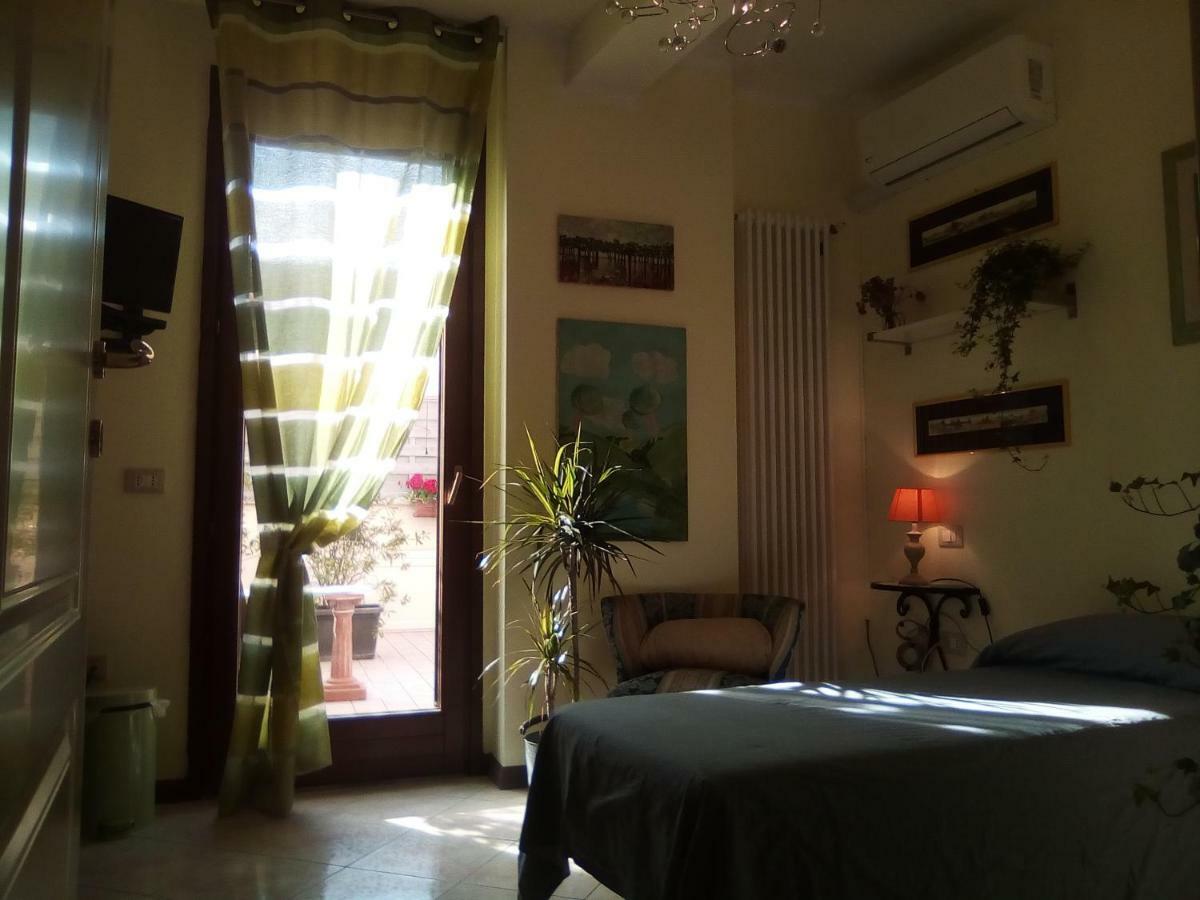 B&B Zia Lelly Фано Екстер'єр фото