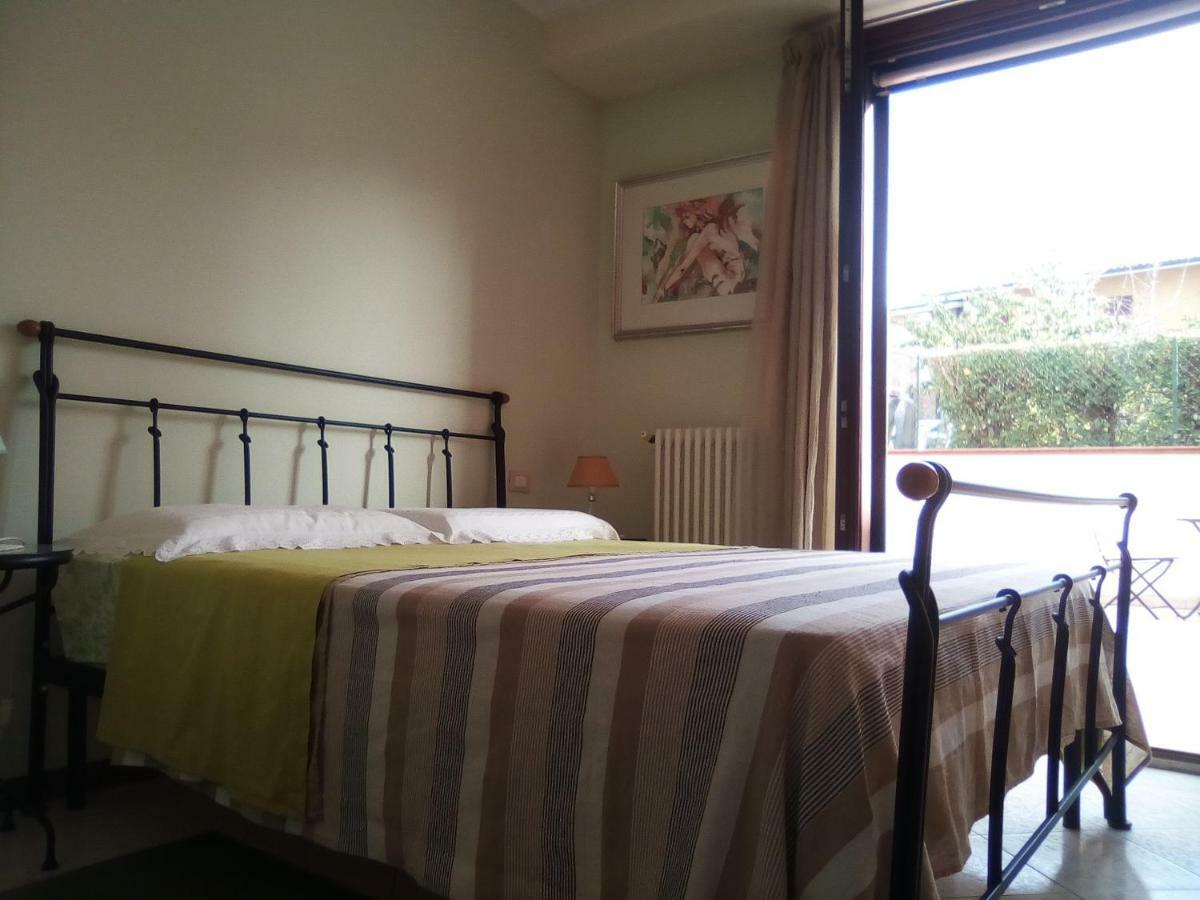 B&B Zia Lelly Фано Екстер'єр фото